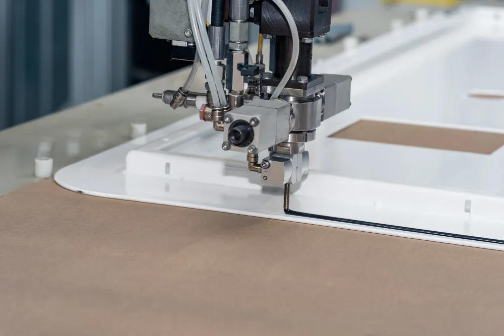 플라스틱 부품에서의 접착제 도포 불균일 문제